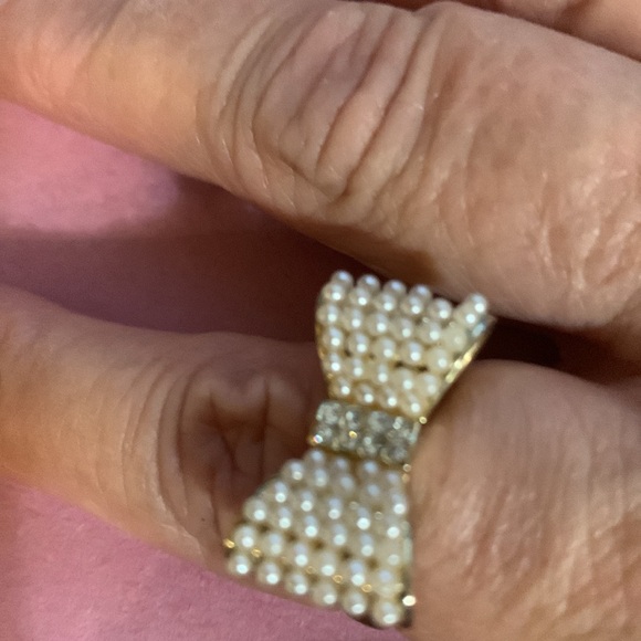 Bow ring size 9 1/2 one small pearl missing hardly noticeable low price - Picture 3 of 7